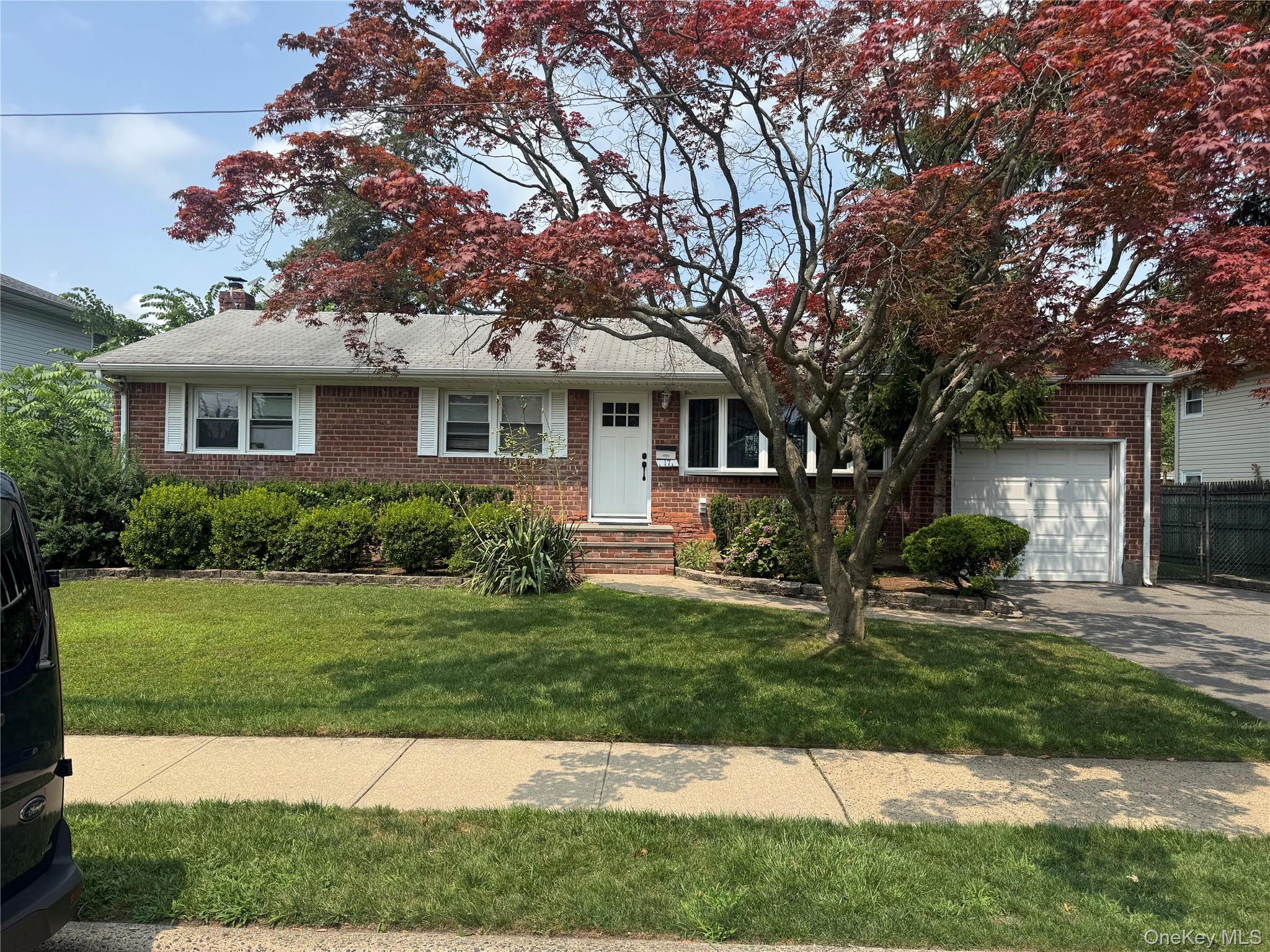 17 McKinley Avenue, Farmingdale, NY 11735