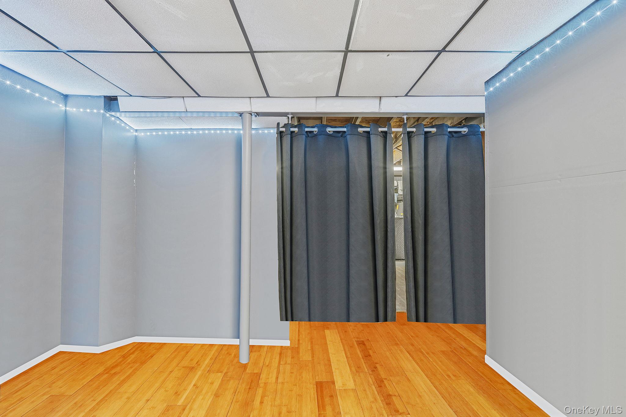 17 McKinley Avenue, Farmingdale, NY 11735