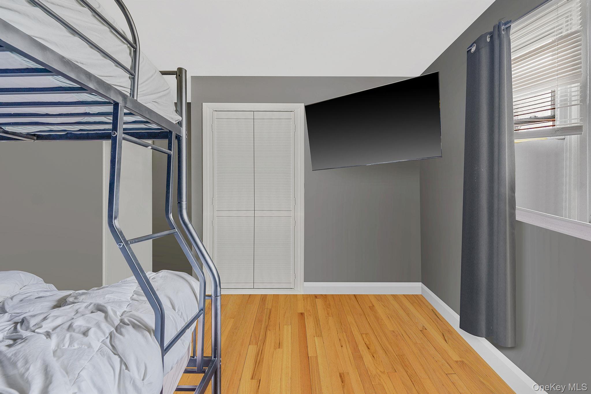 17 McKinley Avenue, Farmingdale, NY 11735