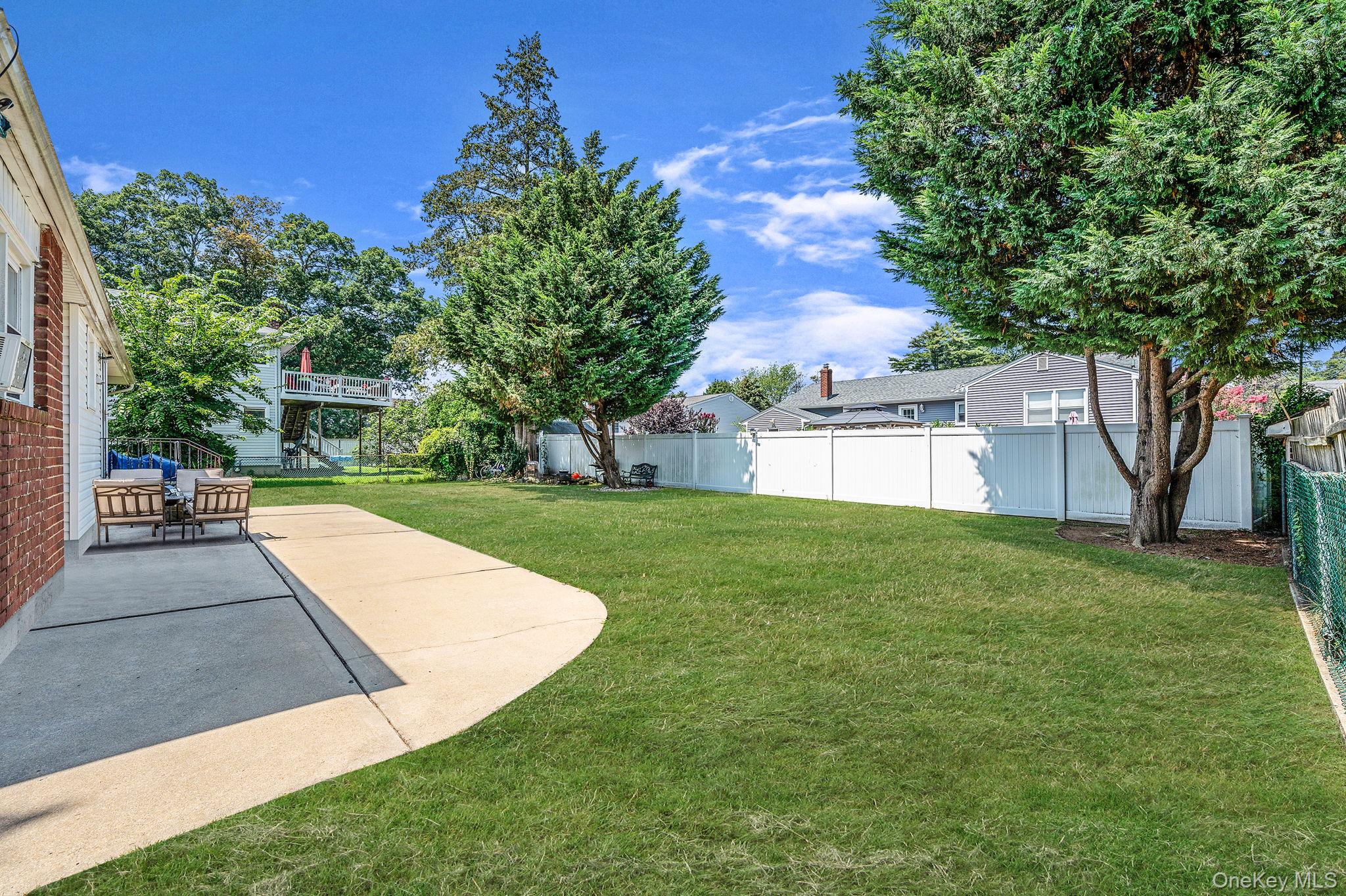 17 McKinley Avenue, Farmingdale, NY 11735