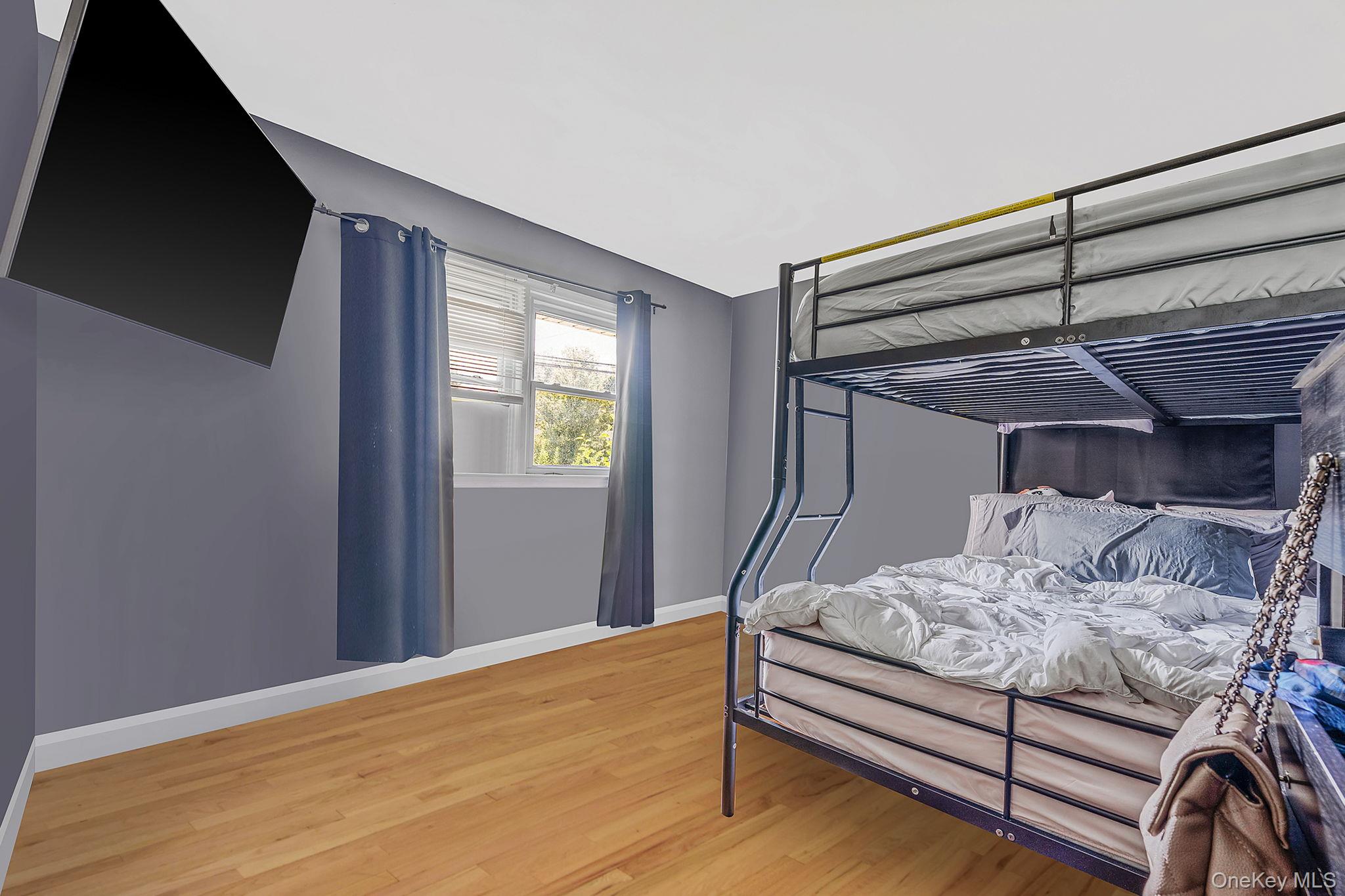 17 McKinley Avenue, Farmingdale, NY 11735