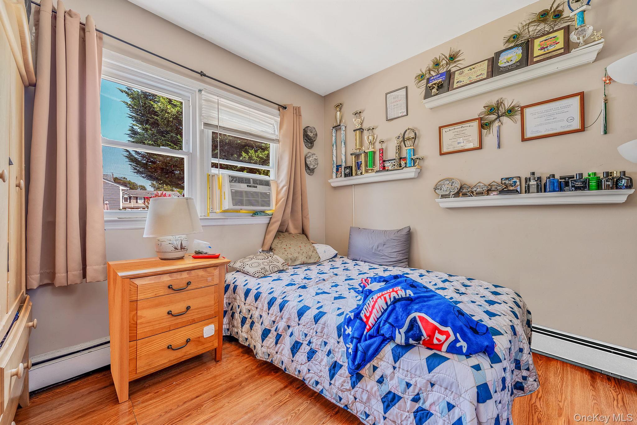 17 McKinley Avenue, Farmingdale, NY 11735