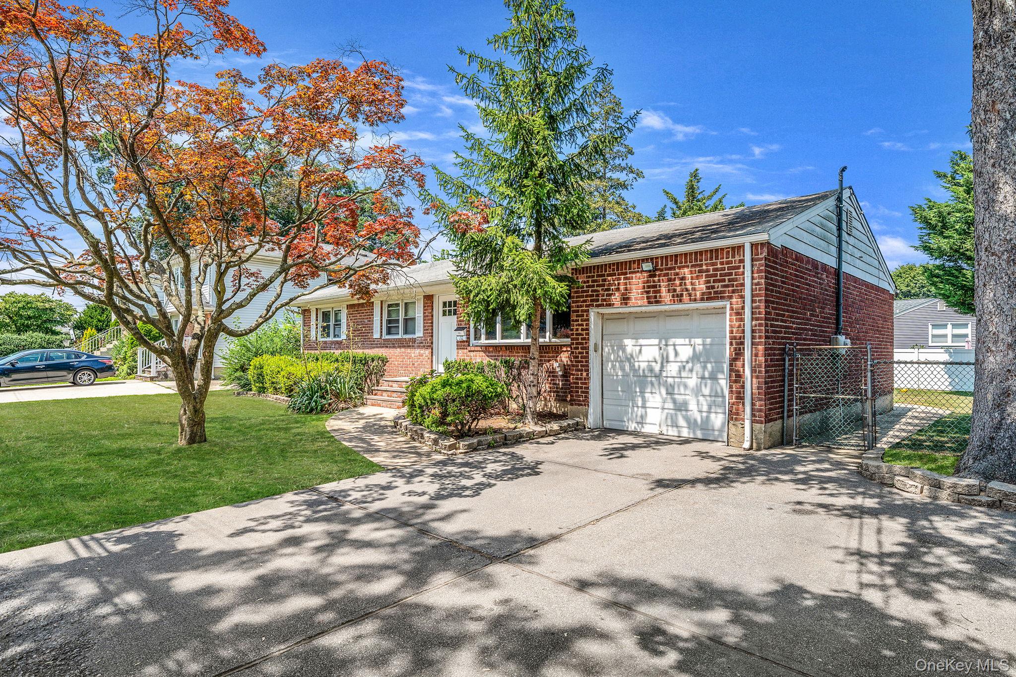 17 McKinley Avenue, Farmingdale, NY 11735