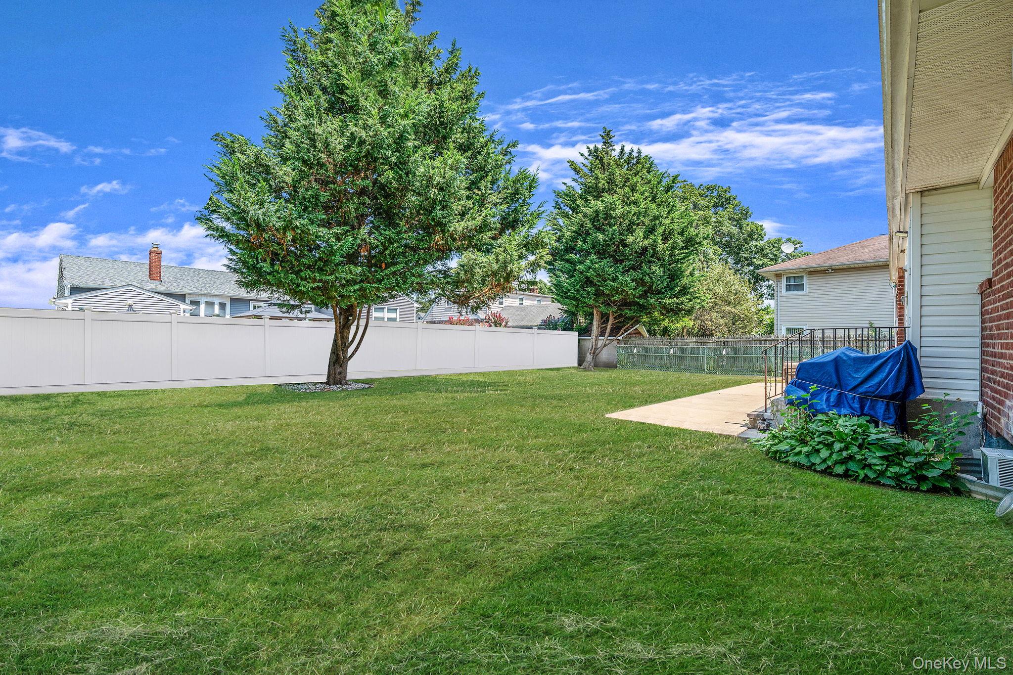 17 McKinley Avenue, Farmingdale, NY 11735