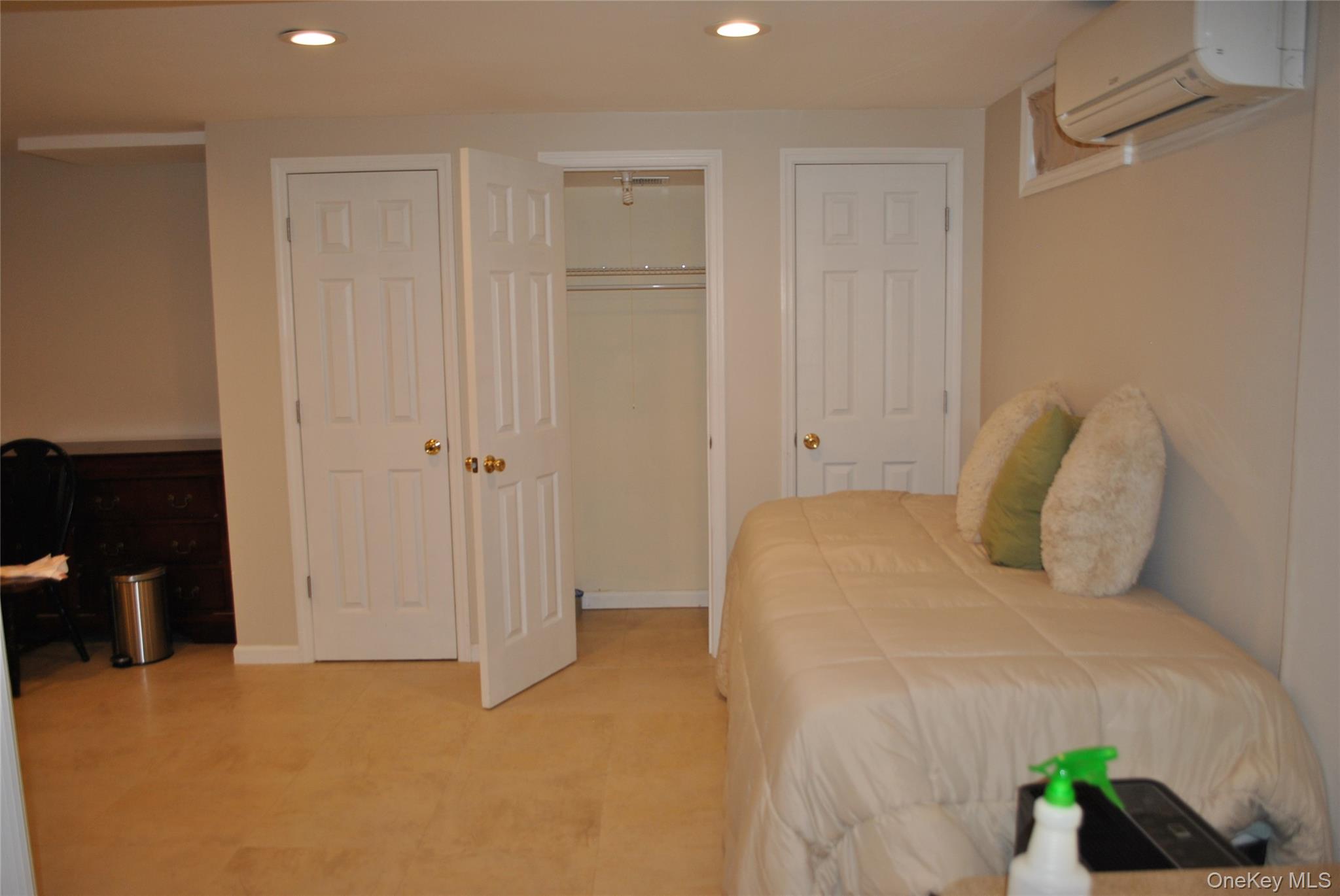 873 Hill Ave, Pine Bush, NY 12566