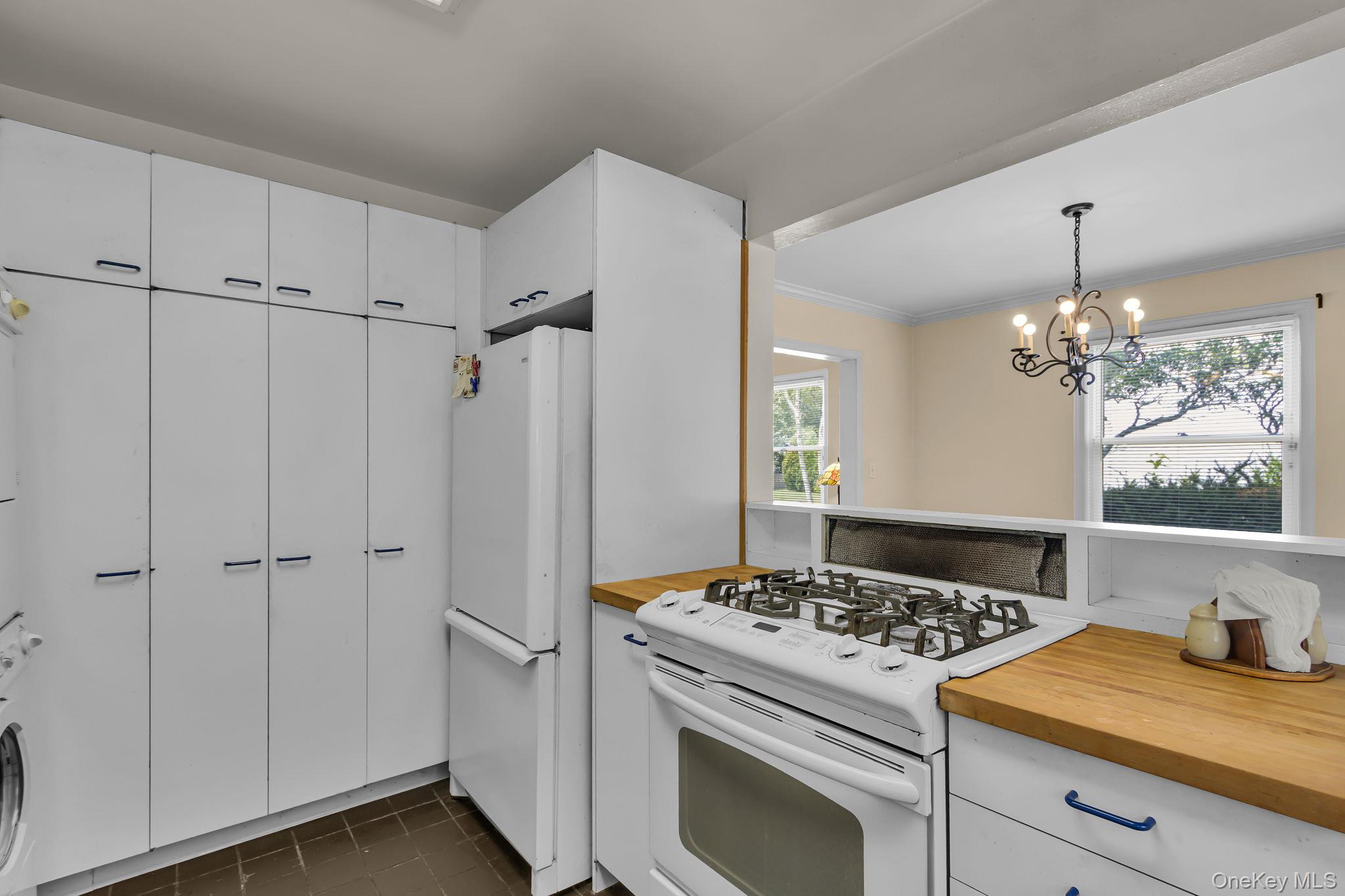 14 Coralyn Avenue, White Plains, NY 10605