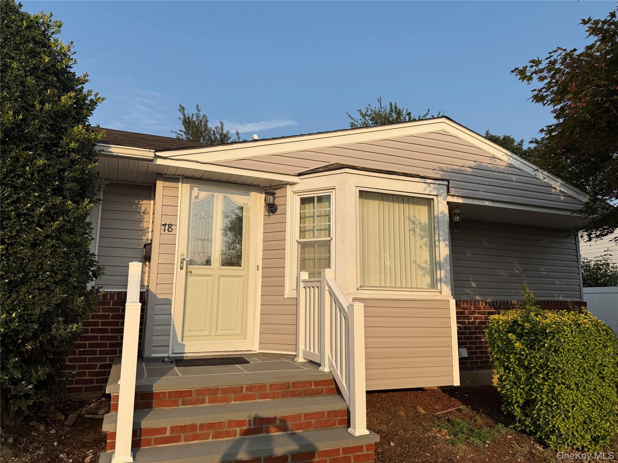 78 Vassar Lane, Hicksville, NY 11801