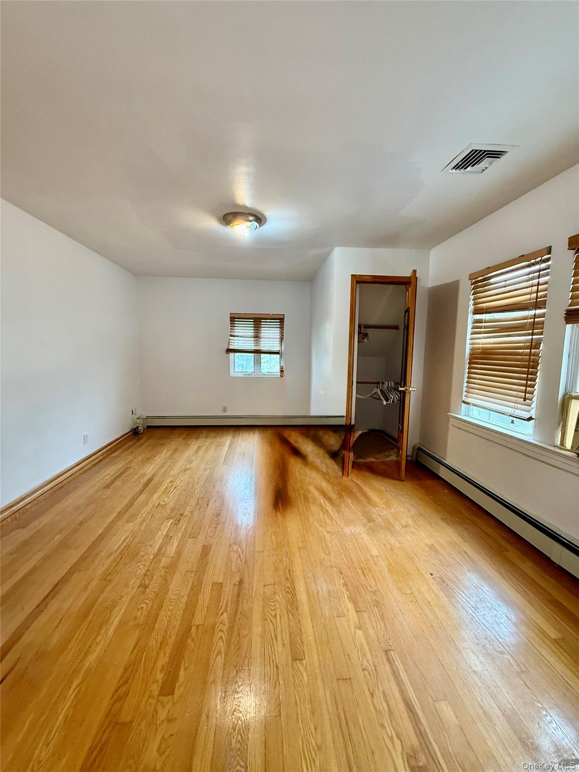 5 Garfield Place, Roslyn Heights, NY 11577