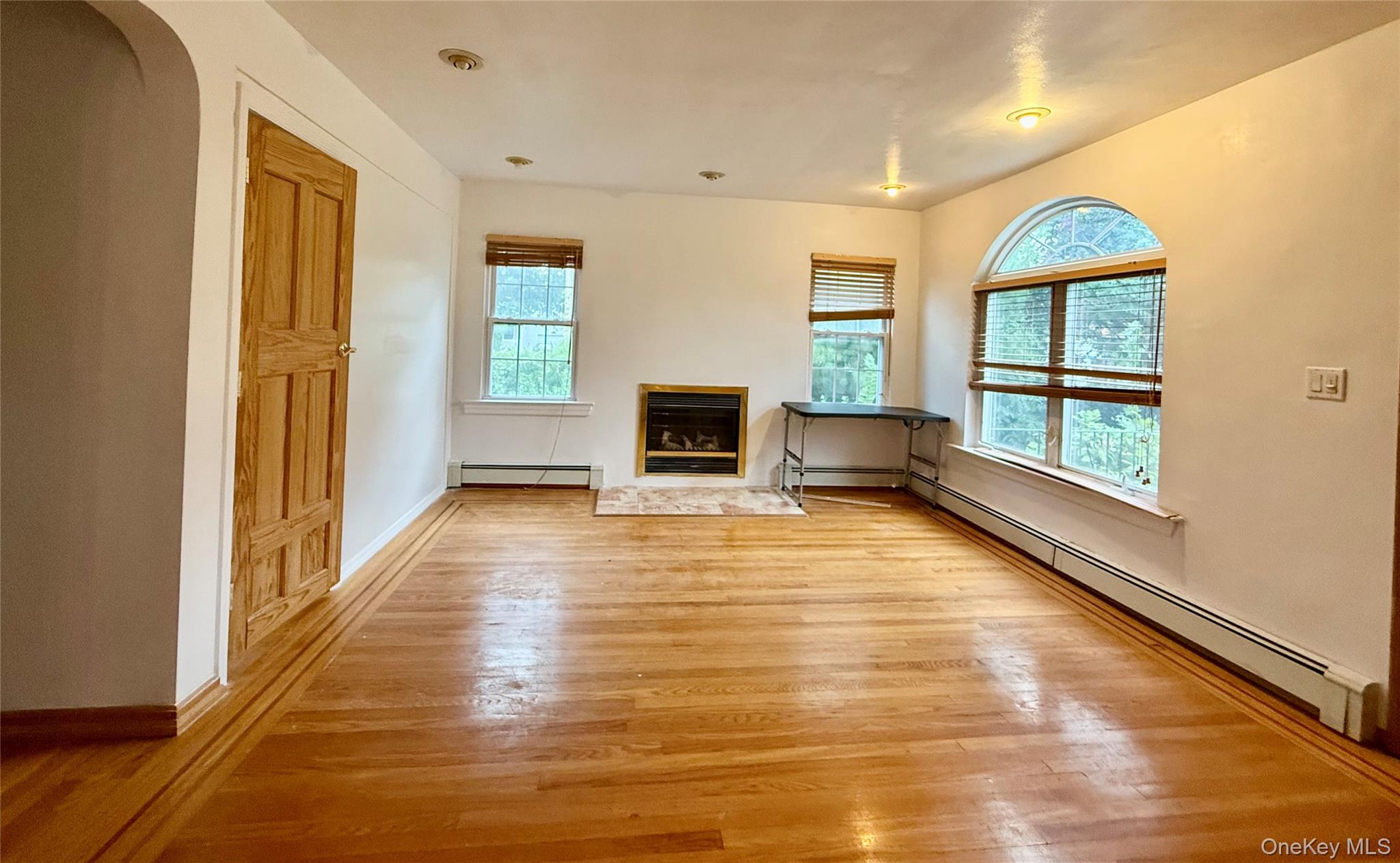 5 Garfield Place, Roslyn Heights, NY 11577