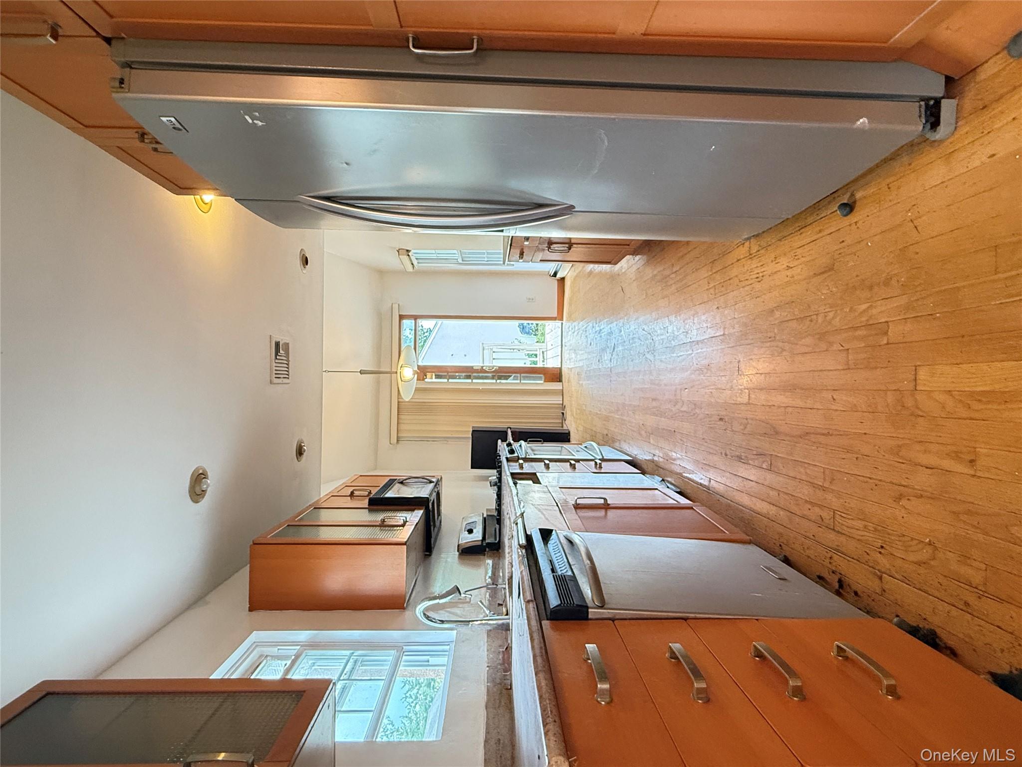 5 Garfield Place, Roslyn Heights, NY 11577