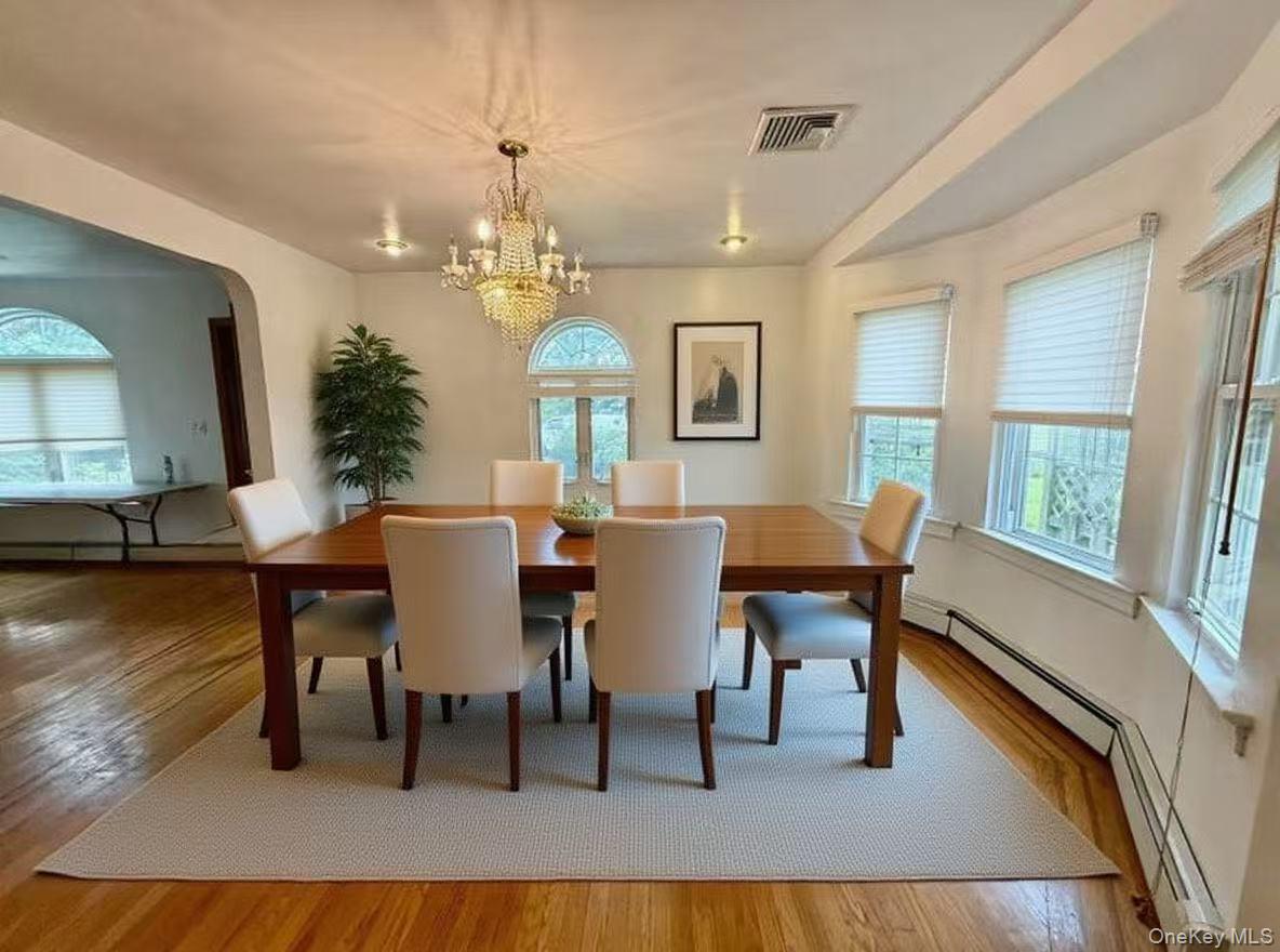 5 Garfield Place, Roslyn Heights, NY 11577