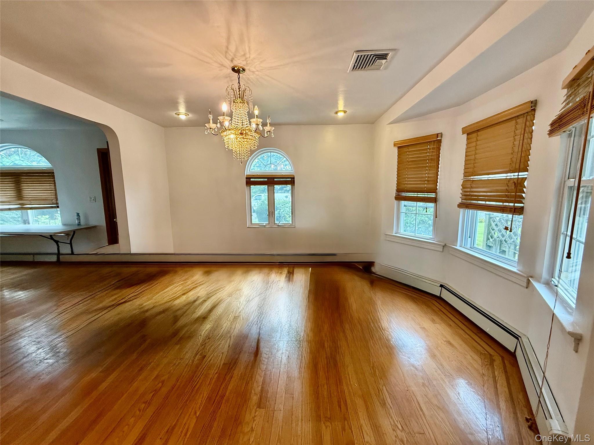 5 Garfield Place, Roslyn Heights, NY 11577