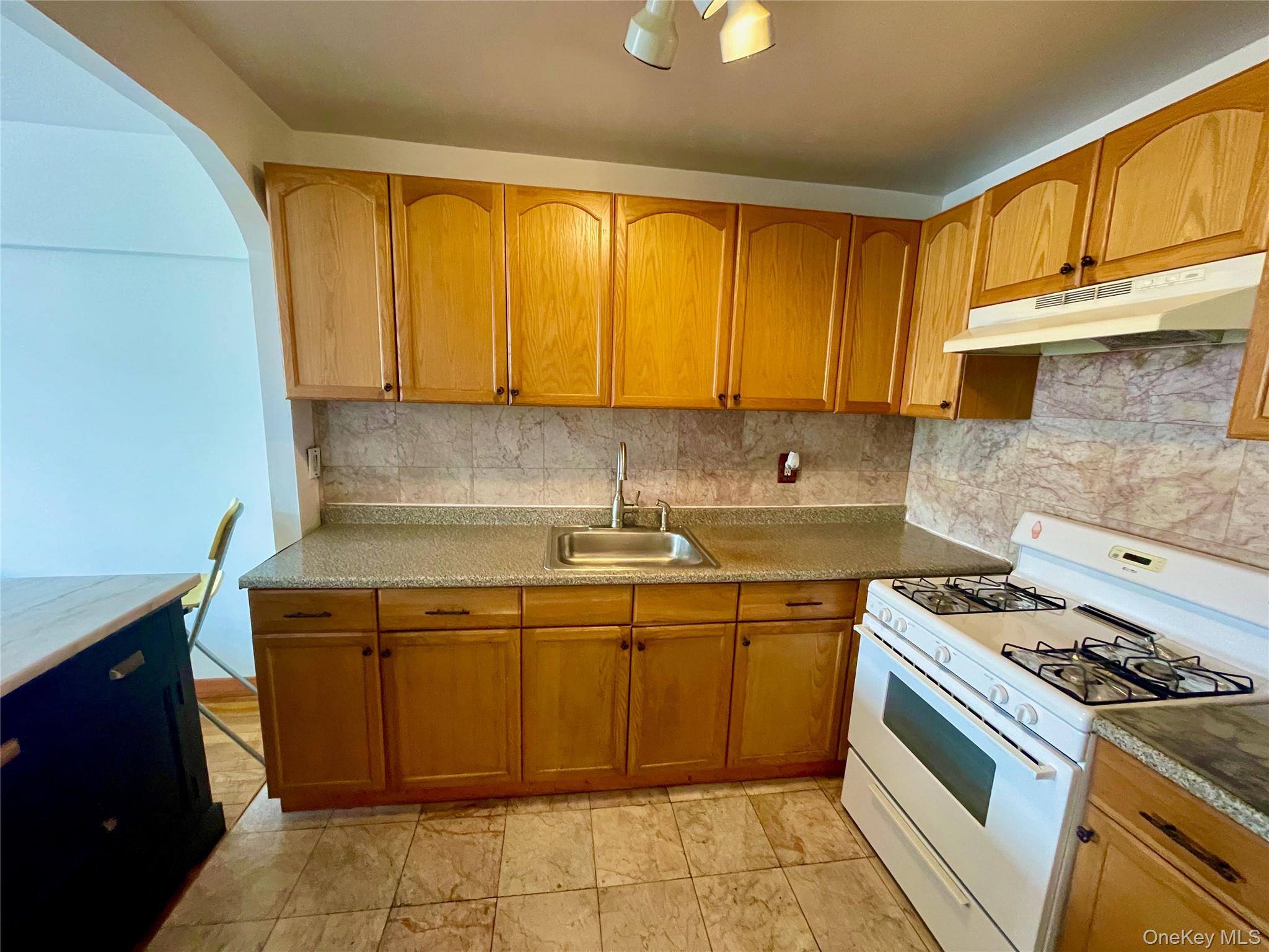 94-11 59th Avenue # F21, Elmhurst, NY 11373