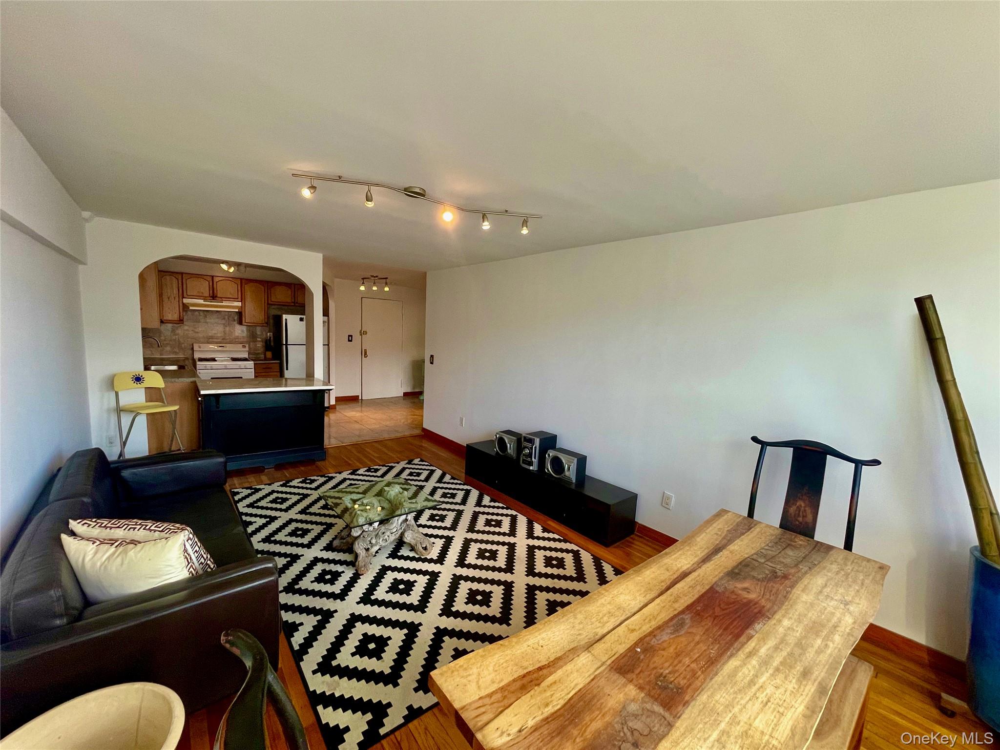 94-11 59th Avenue # F21, Elmhurst, NY 11373