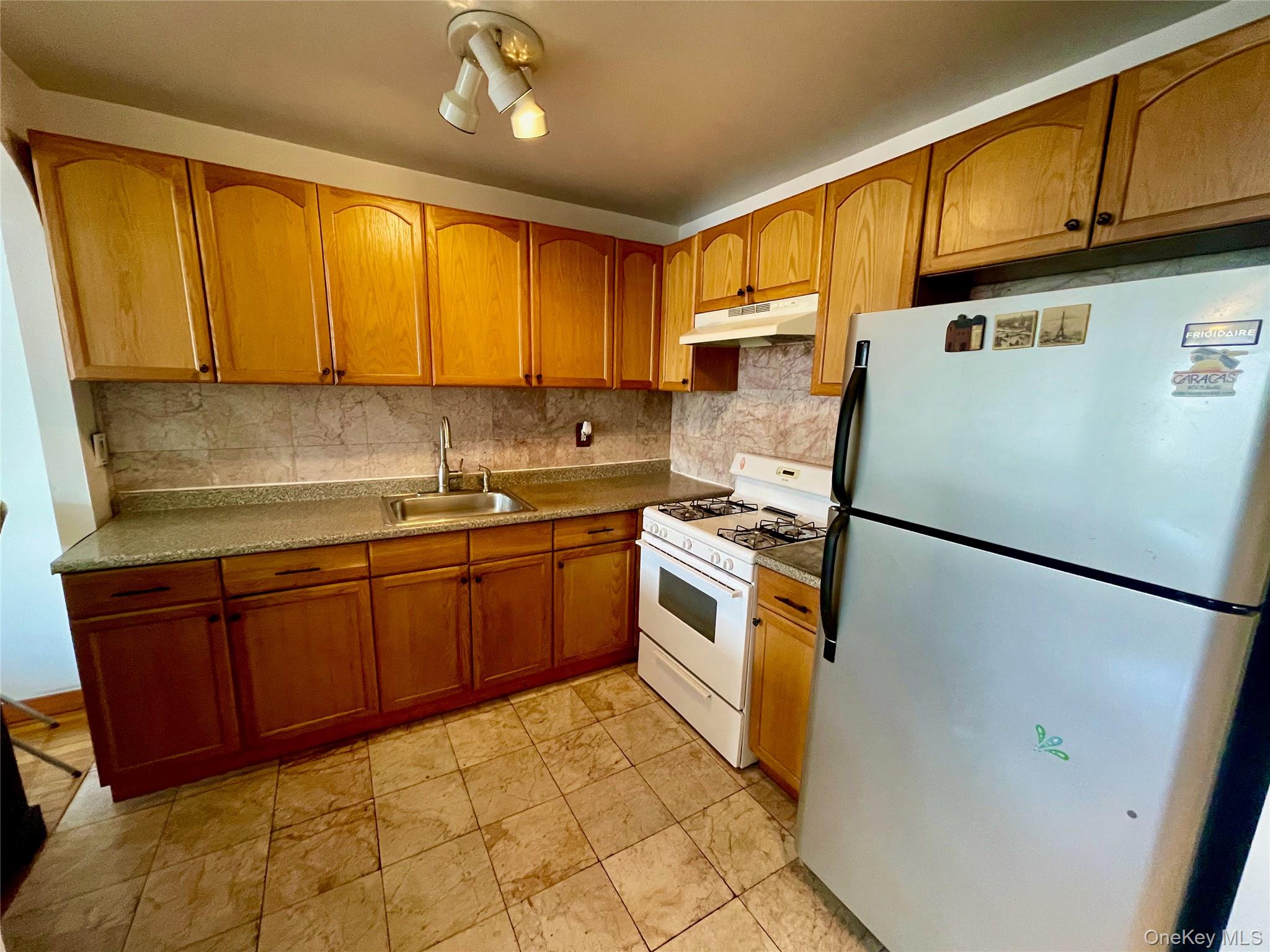 94-11 59th Avenue # F21, Elmhurst, NY 11373