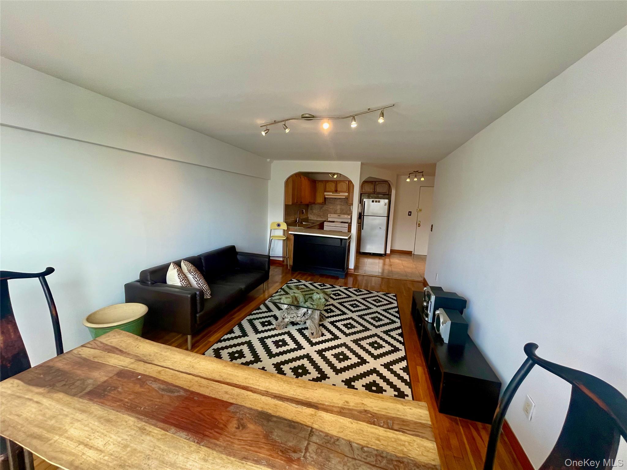 94-11 59th Avenue # F21, Elmhurst, NY 11373