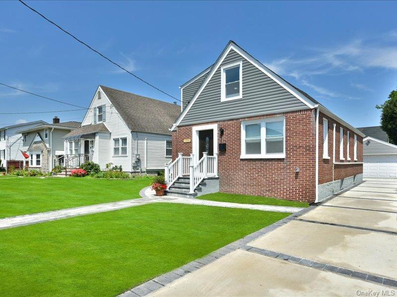 180 evelyn Road, Mineola, NY 11501