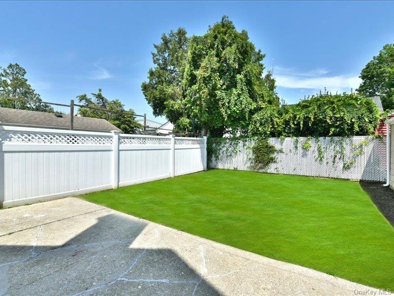 180 evelyn Road, Mineola, NY 11501