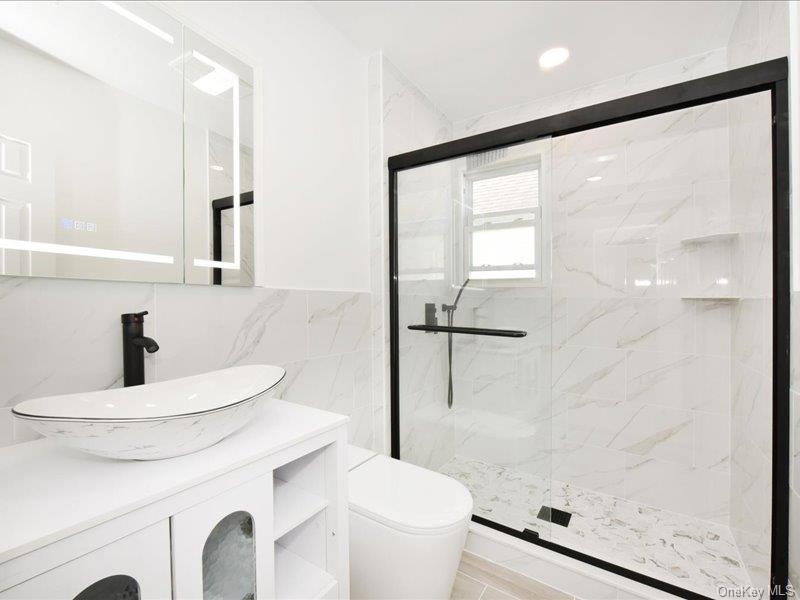 180 evelyn Road, Mineola, NY 11501