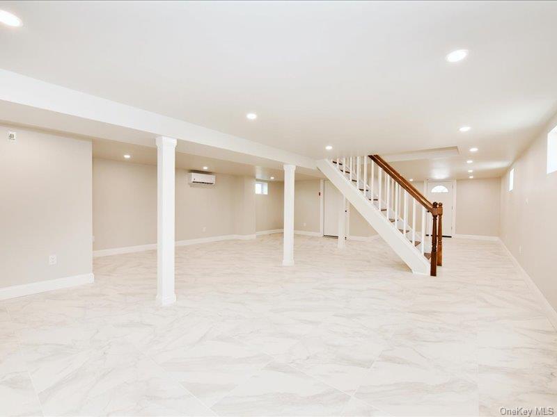 180 evelyn Road, Mineola, NY 11501