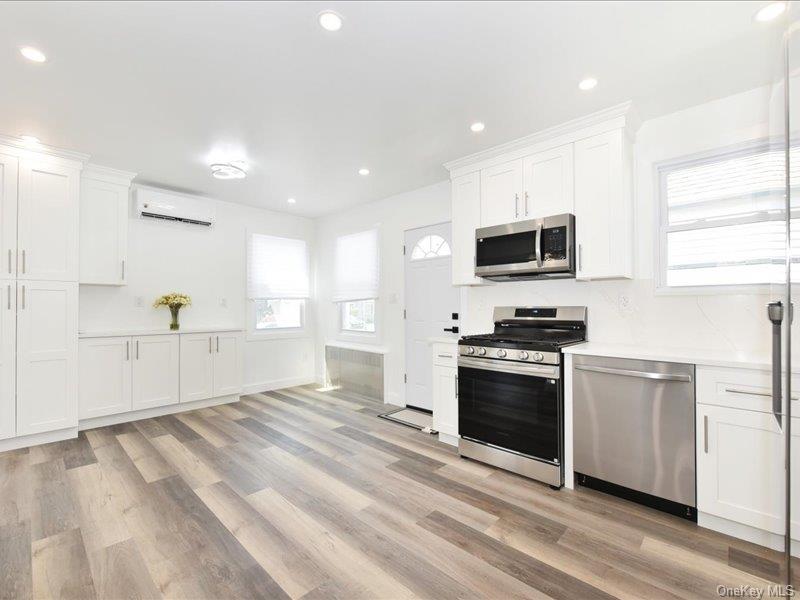 180 evelyn Road, Mineola, NY 11501