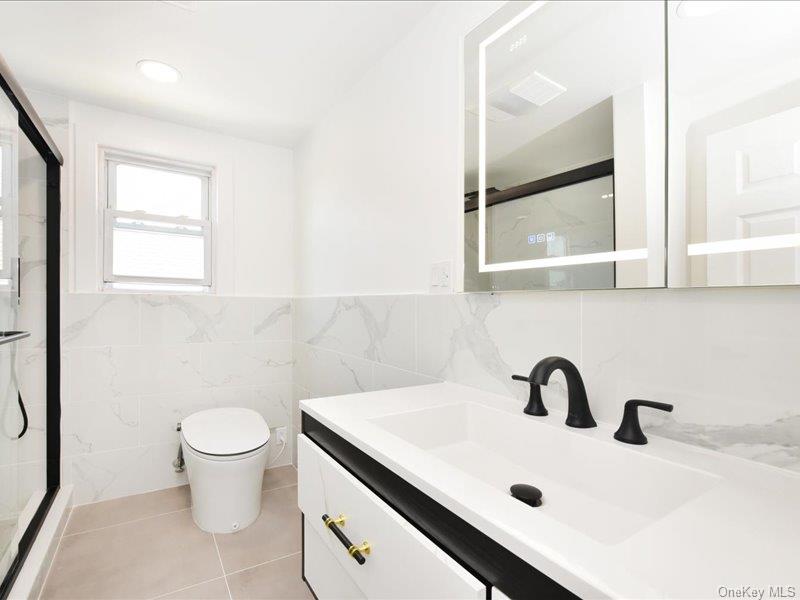 180 evelyn Road, Mineola, NY 11501