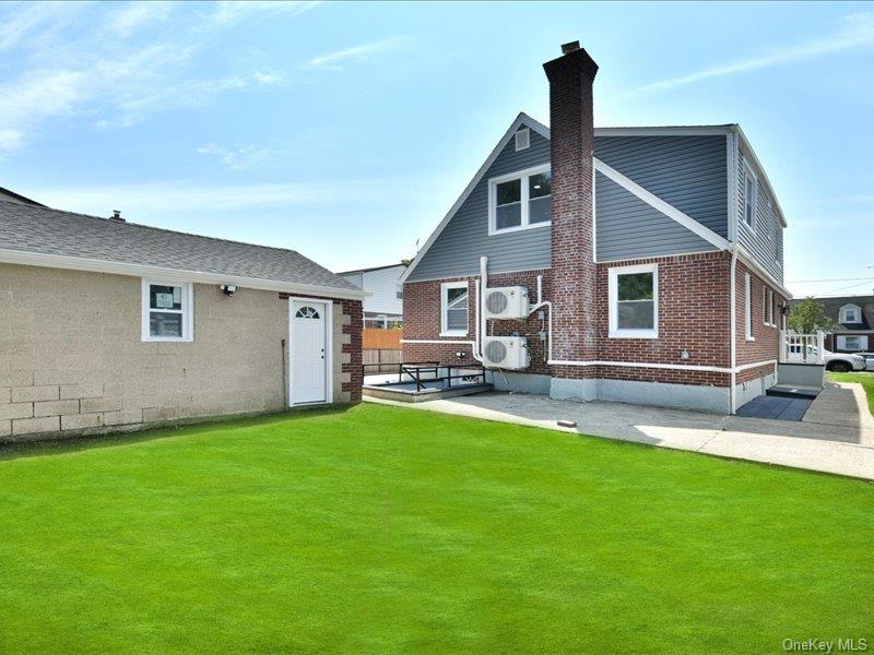 180 evelyn Road, Mineola, NY 11501