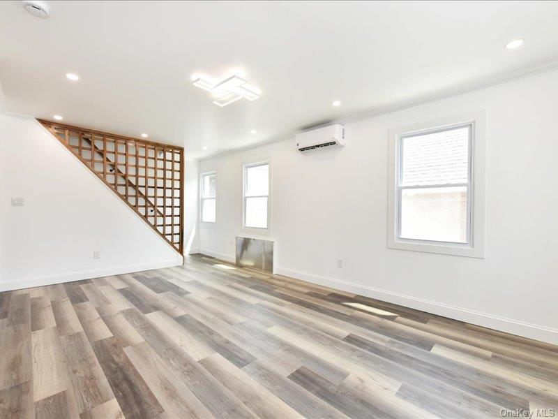 180 evelyn Road, Mineola, NY 11501