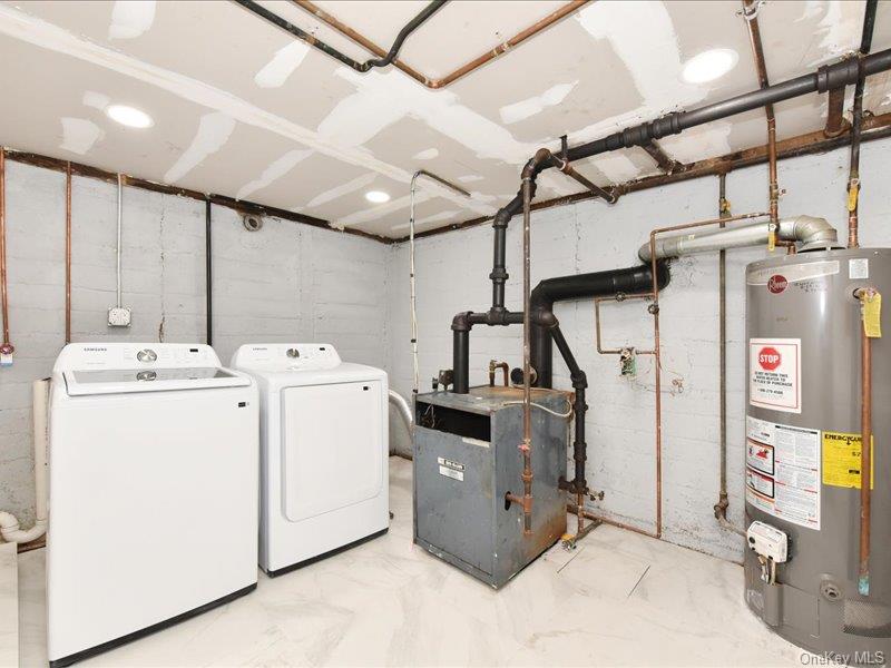 180 evelyn Road, Mineola, NY 11501