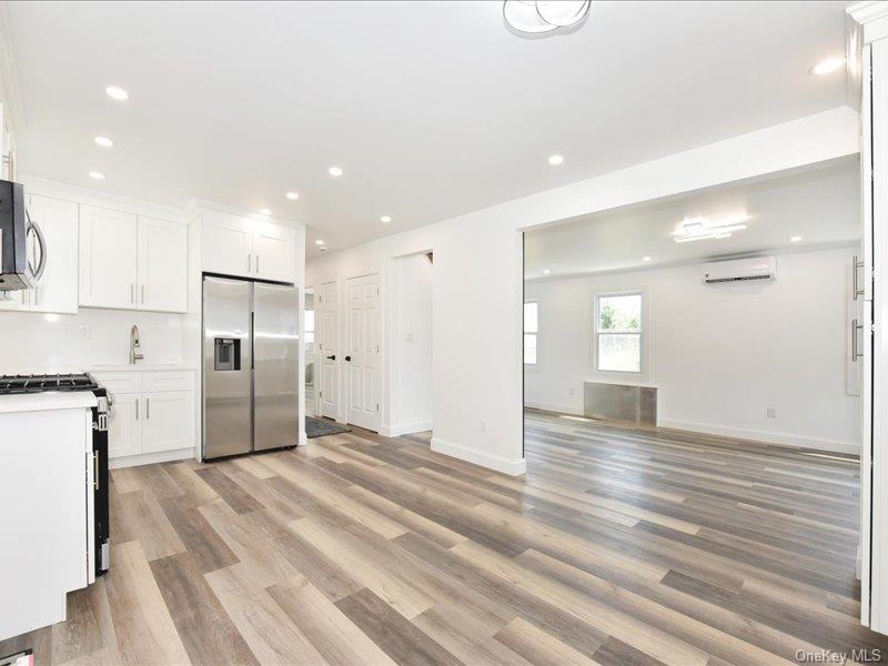 180 evelyn Road, Mineola, NY 11501