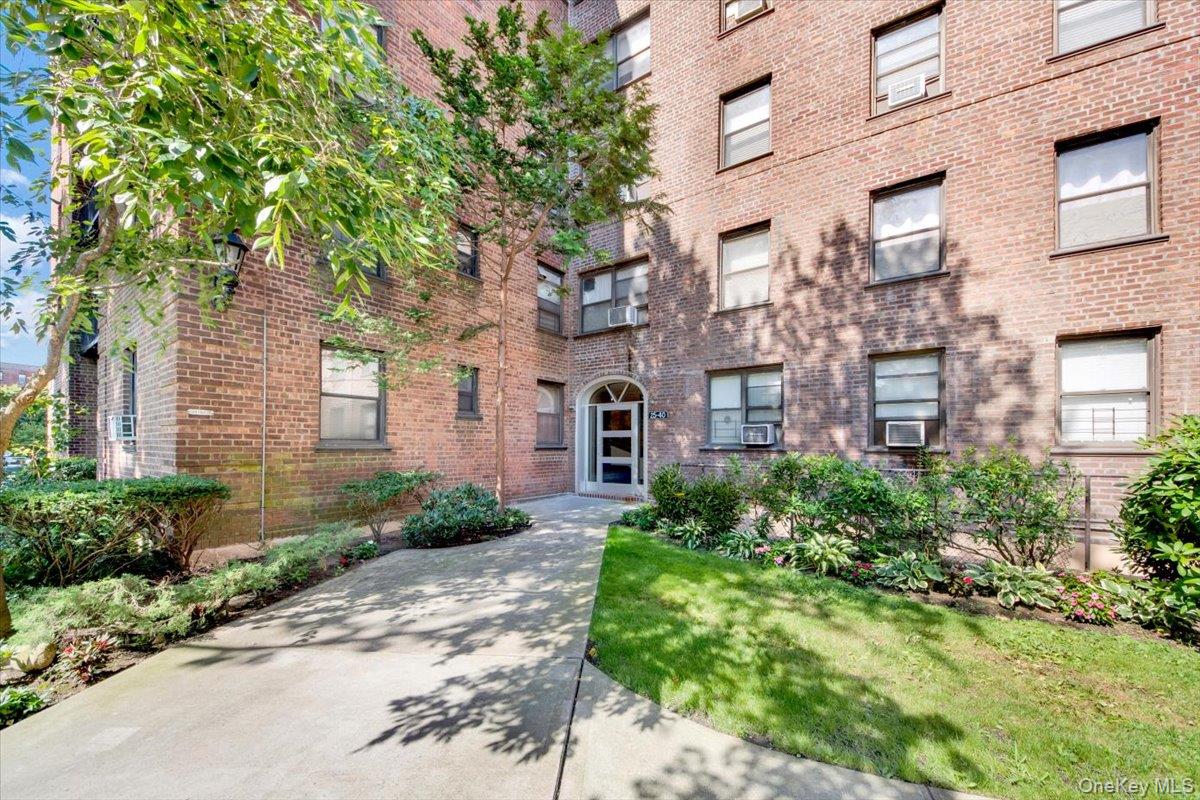 25-40 Union Street # 3F, Flushing, NY 11354