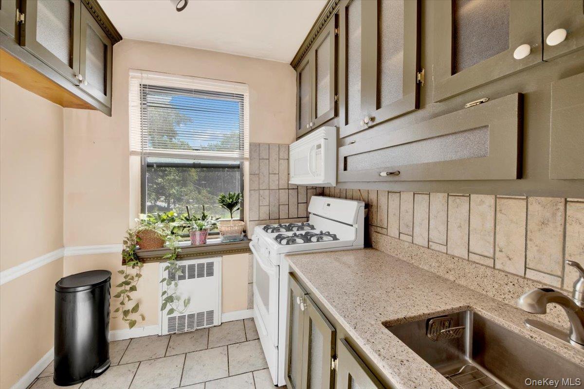 25-40 Union Street # 3F, Flushing, NY 11354