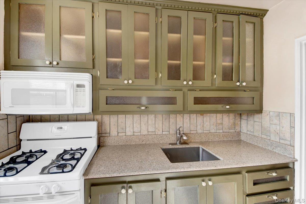 25-40 Union Street # 3F, Flushing, NY 11354