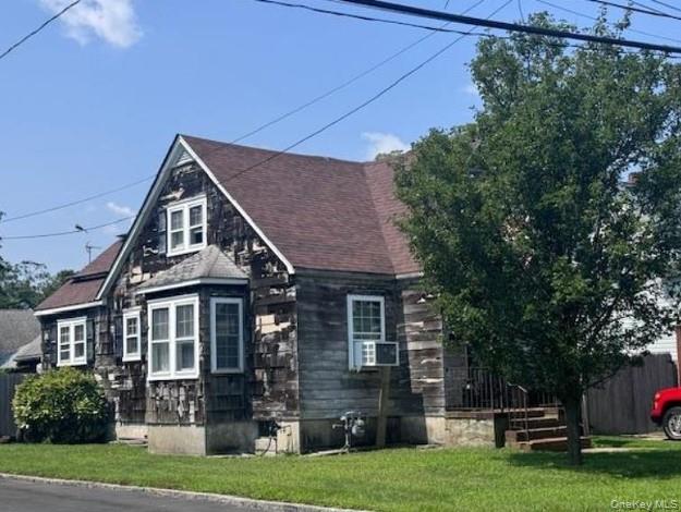 60 Center Avenue, Bay Shore, NY 11706