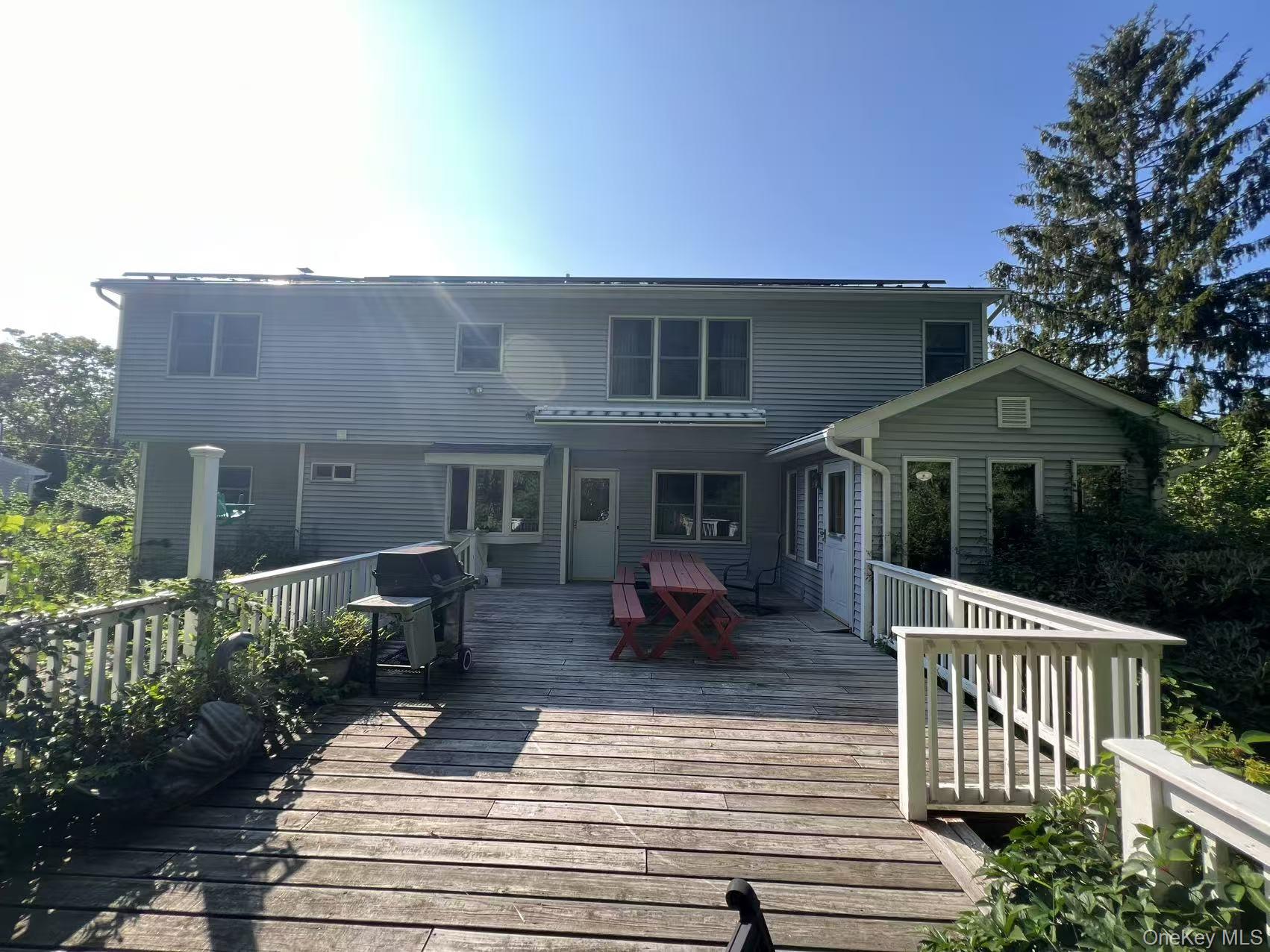 216 Glenwood Lane, Port Jefferson, NY 11777