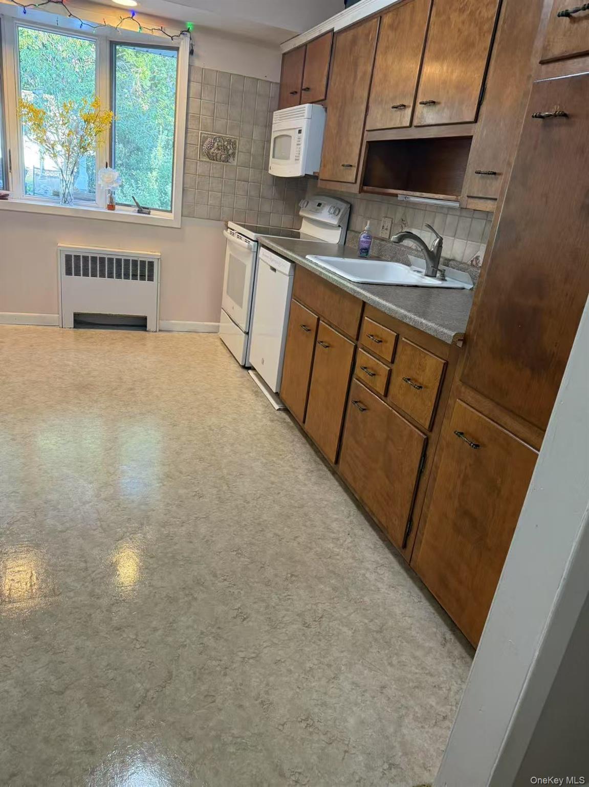 216 Glenwood Lane, Port Jefferson, NY 11777