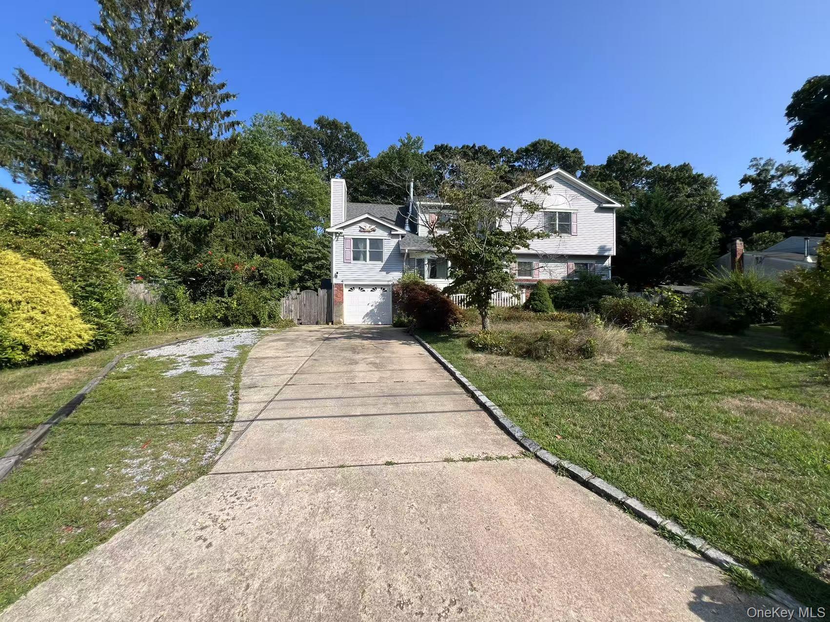 216 Glenwood Lane, Port Jefferson, NY 11777