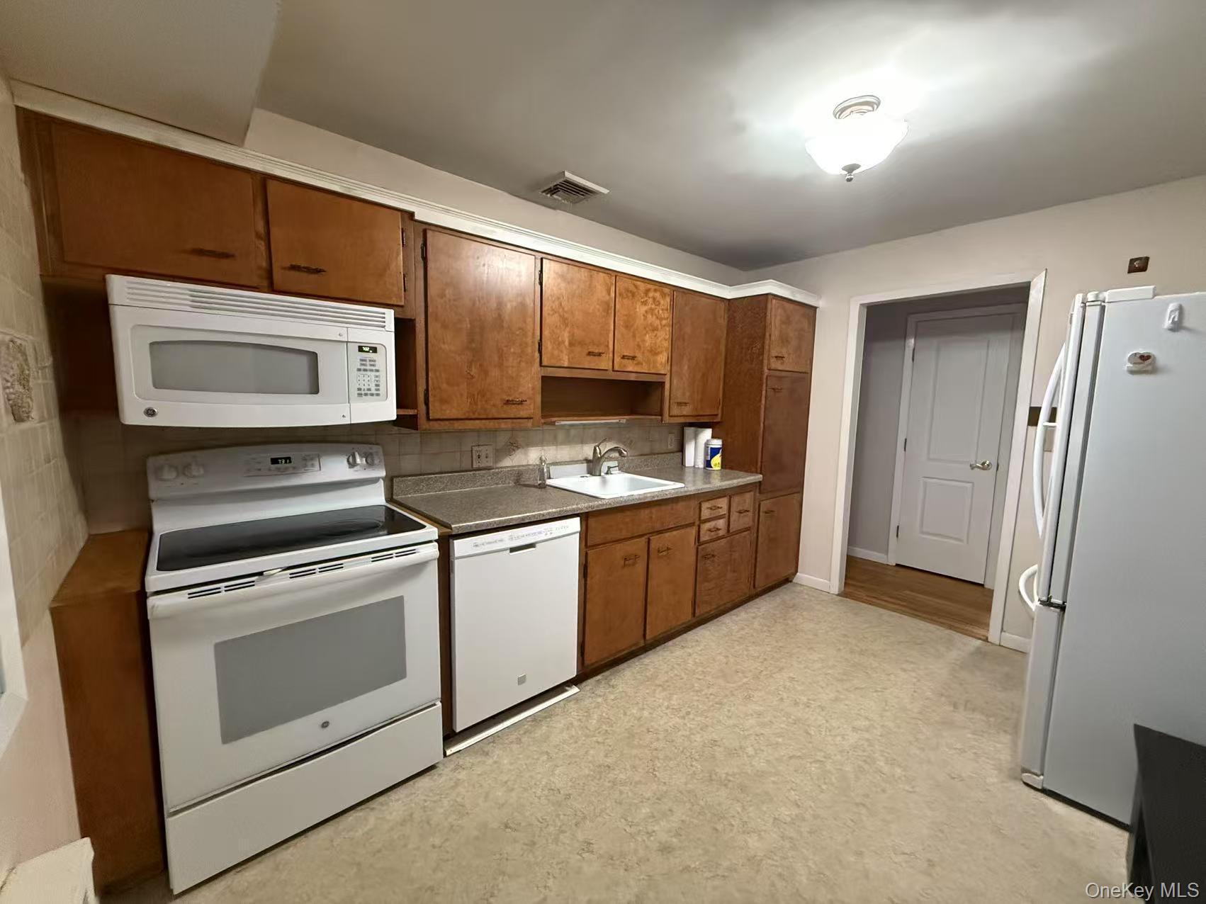 216 Glenwood Lane, Port Jefferson, NY 11777