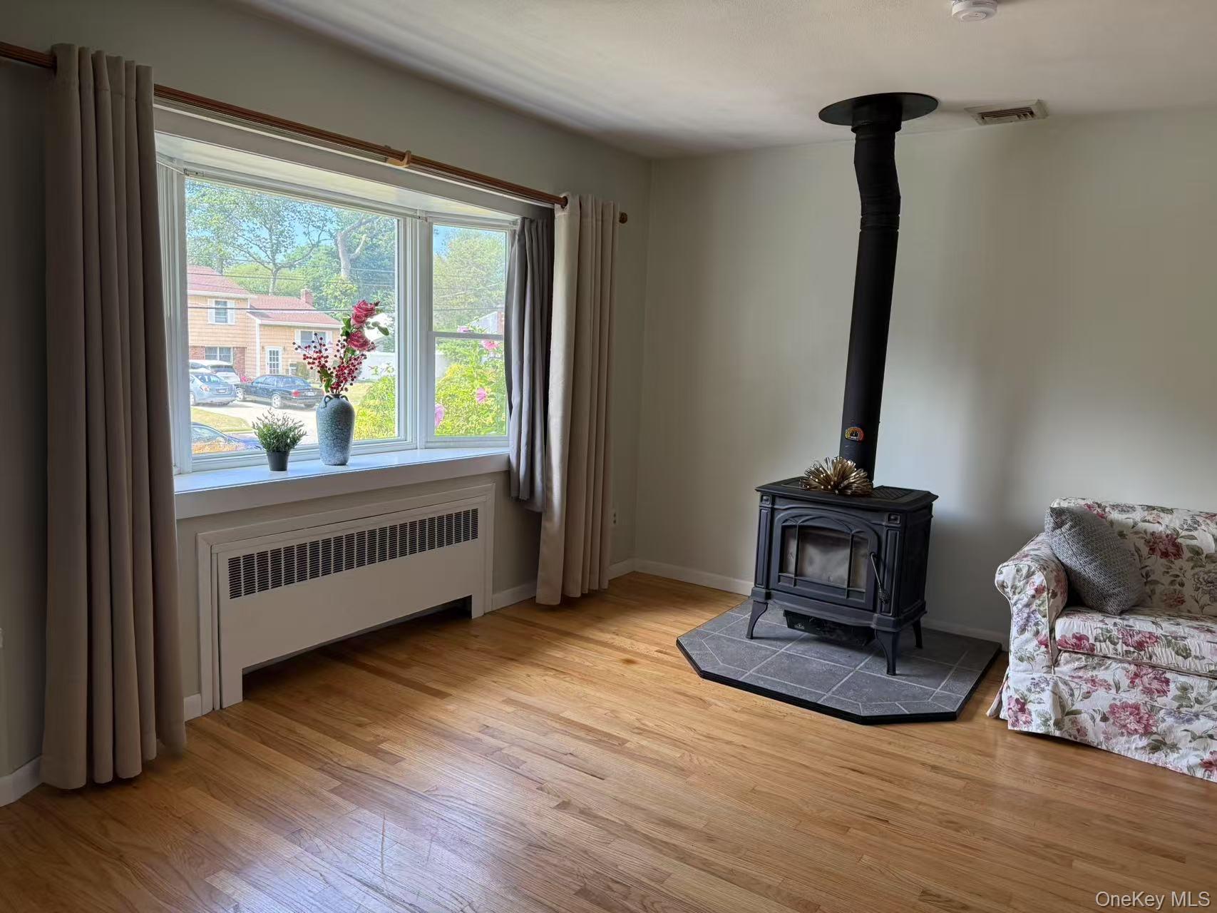 216 Glenwood Lane, Port Jefferson, NY 11777