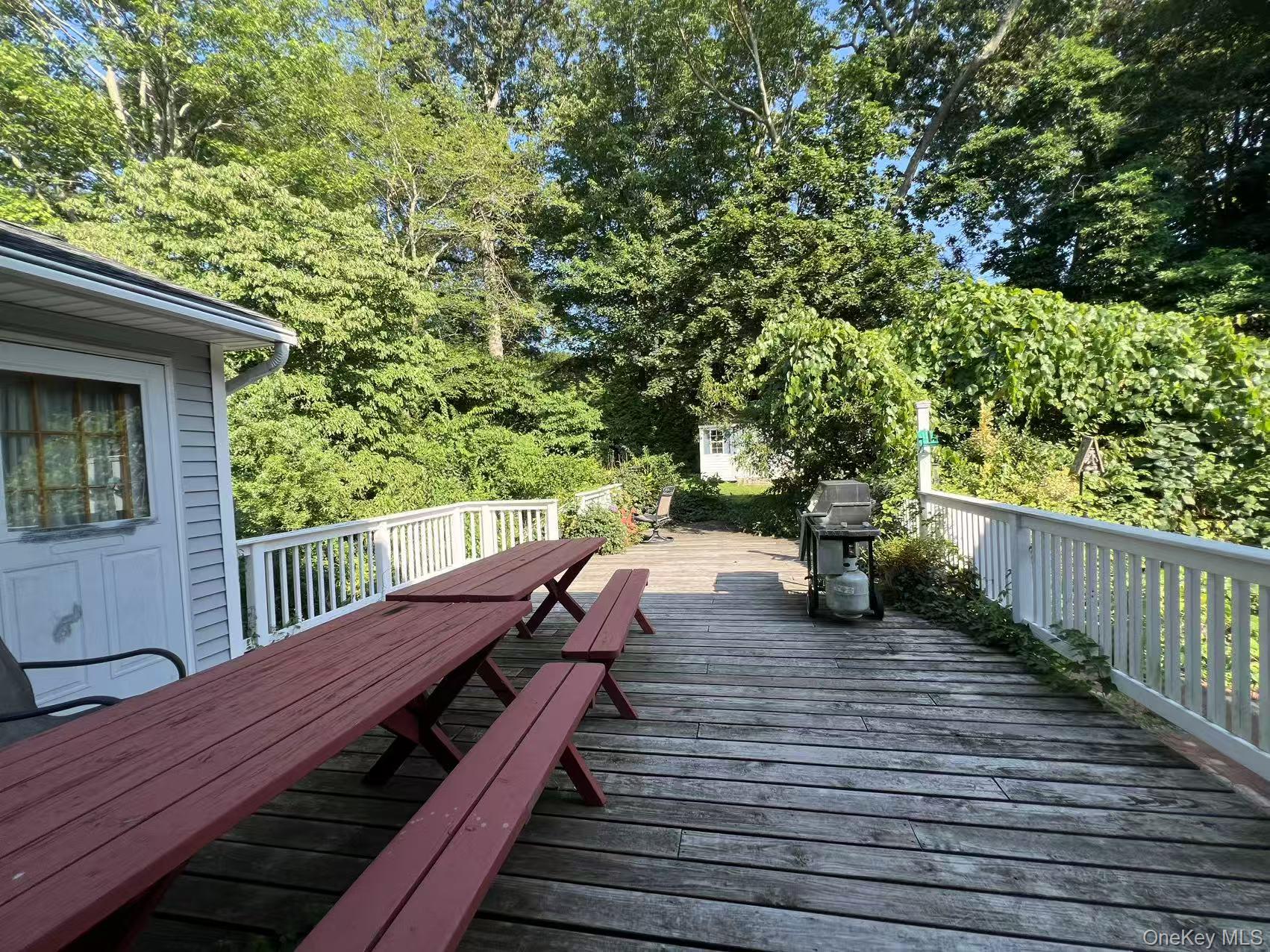 216 Glenwood Lane, Port Jefferson, NY 11777