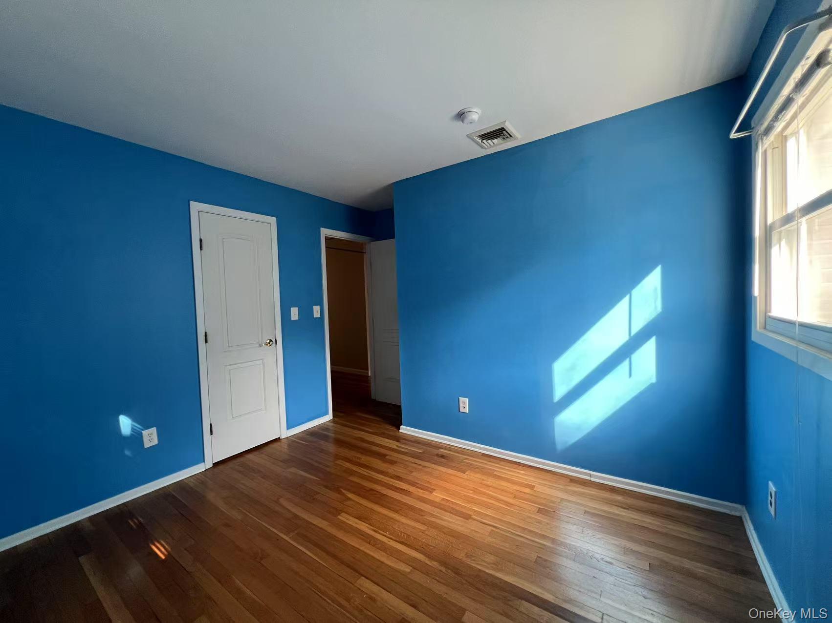 216 Glenwood Lane, Port Jefferson, NY 11777