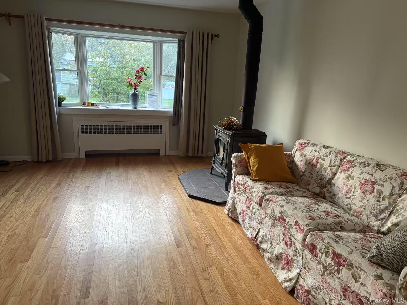 216 Glenwood Lane, Port Jefferson, NY 11777