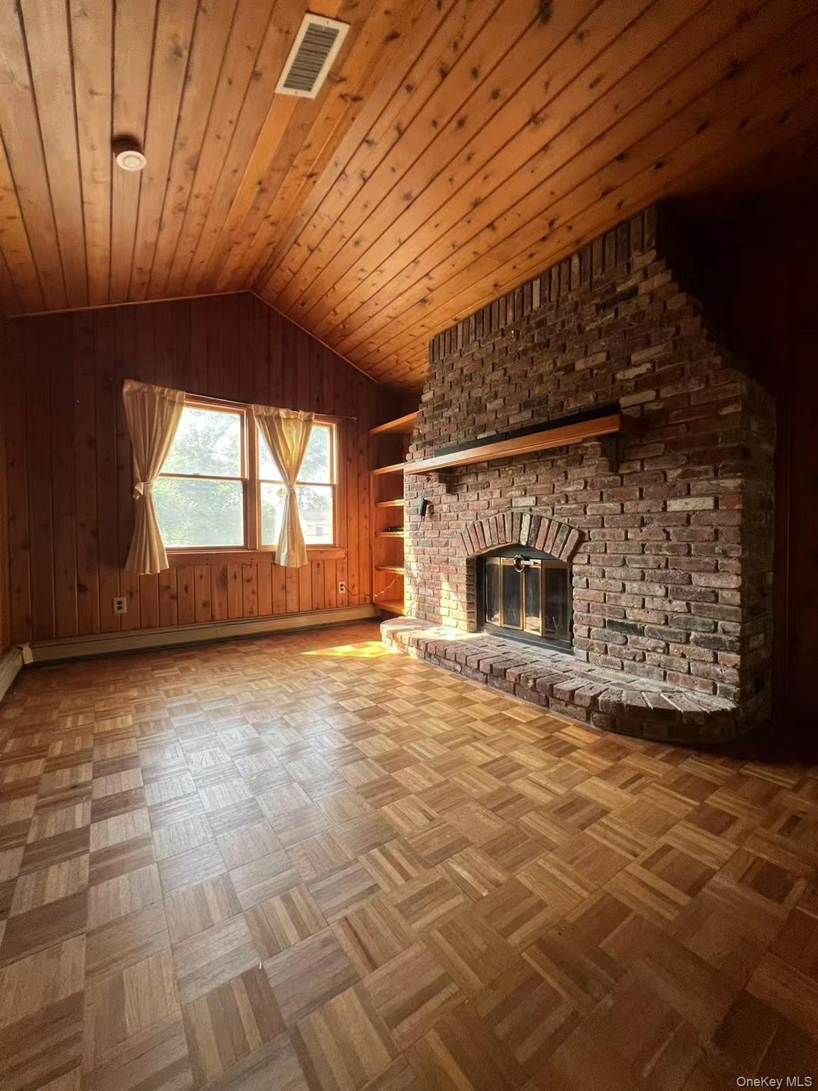 216 Glenwood Lane, Port Jefferson, NY 11777