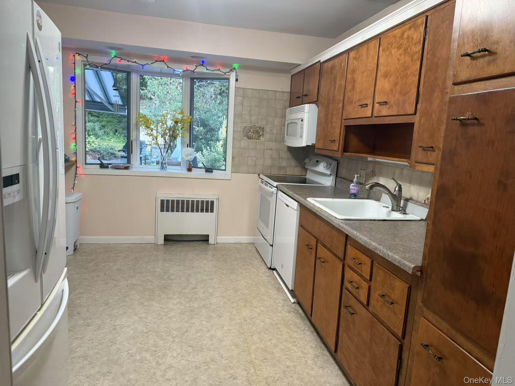 216 Glenwood Lane, Port Jefferson, NY 11777