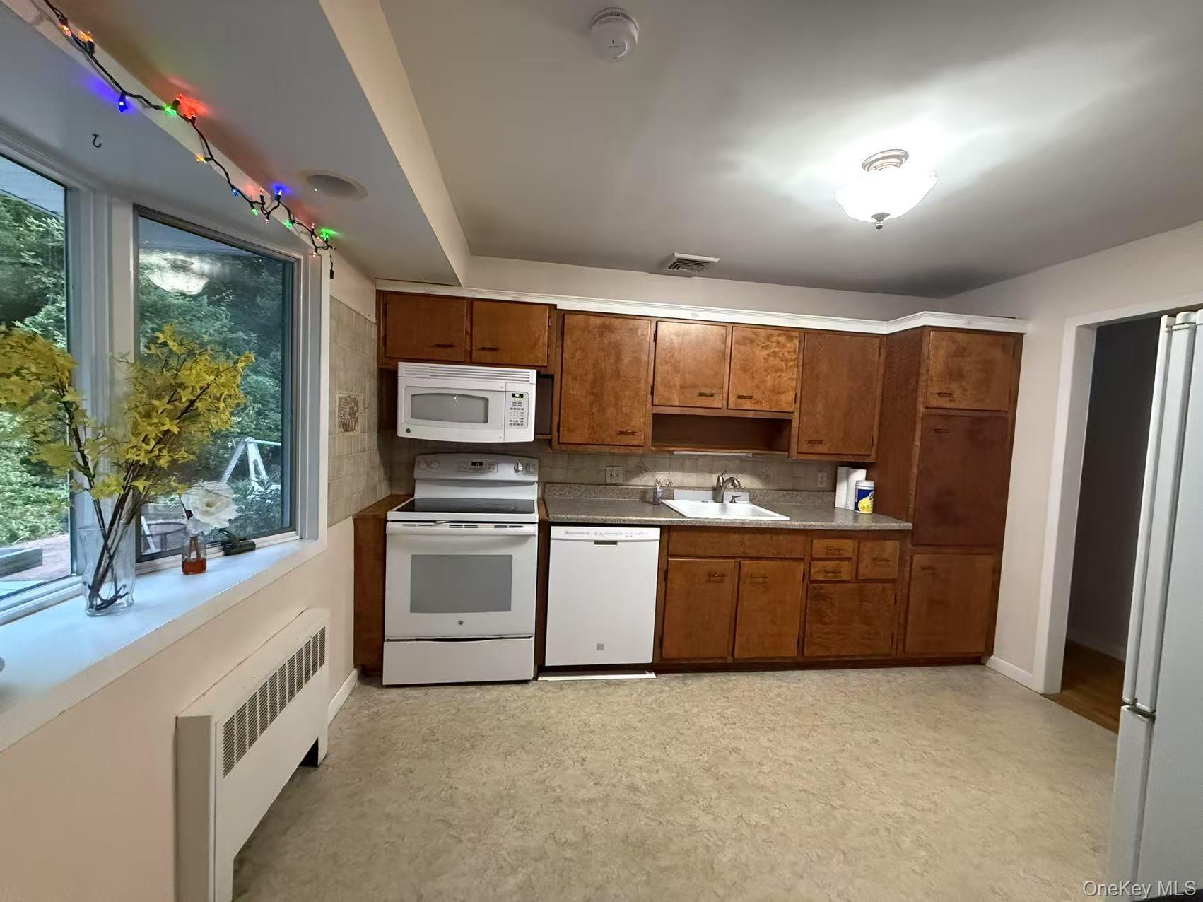 216 Glenwood Lane, Port Jefferson, NY 11777