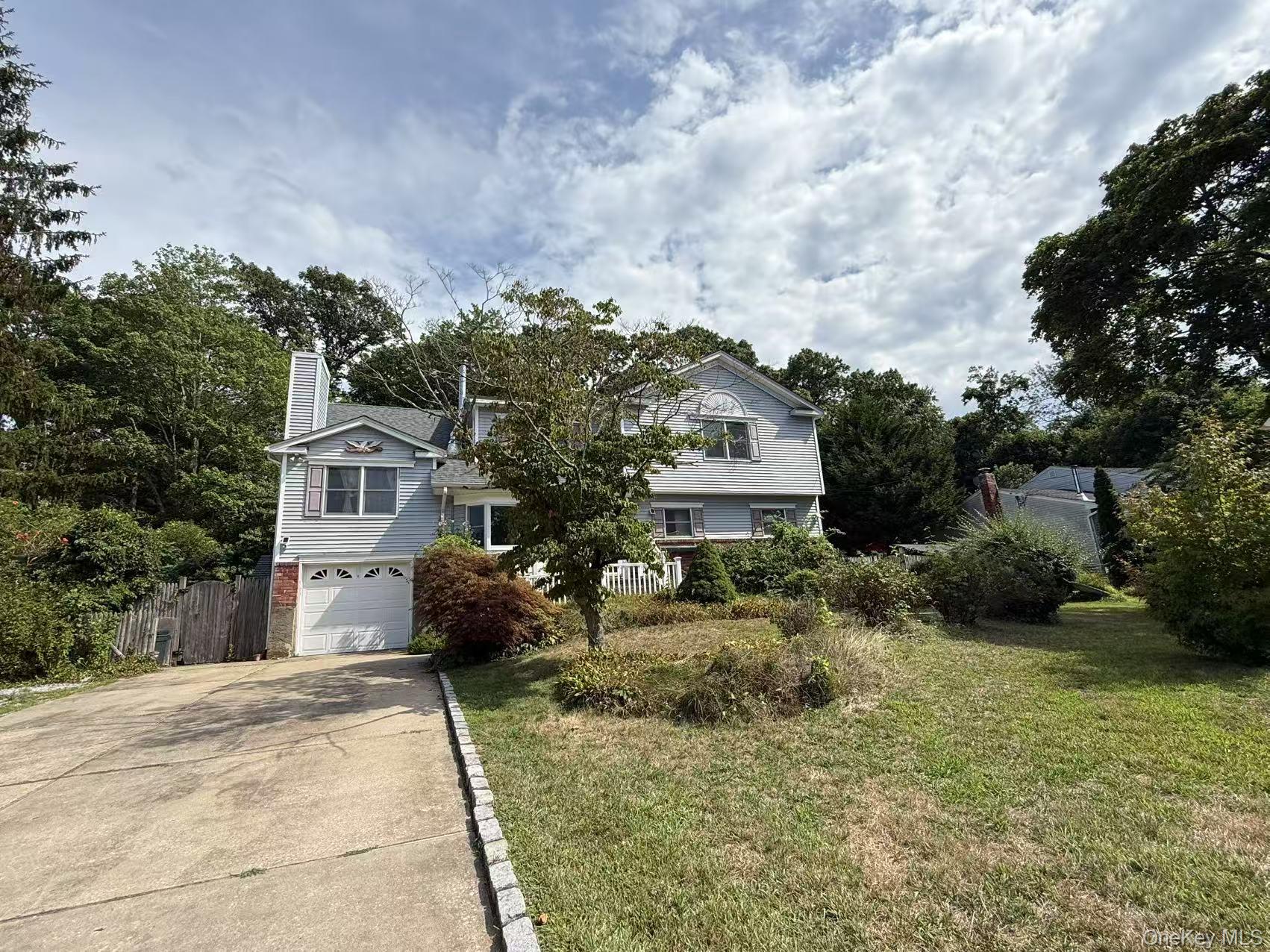 216 Glenwood Lane, Port Jefferson, NY 11777