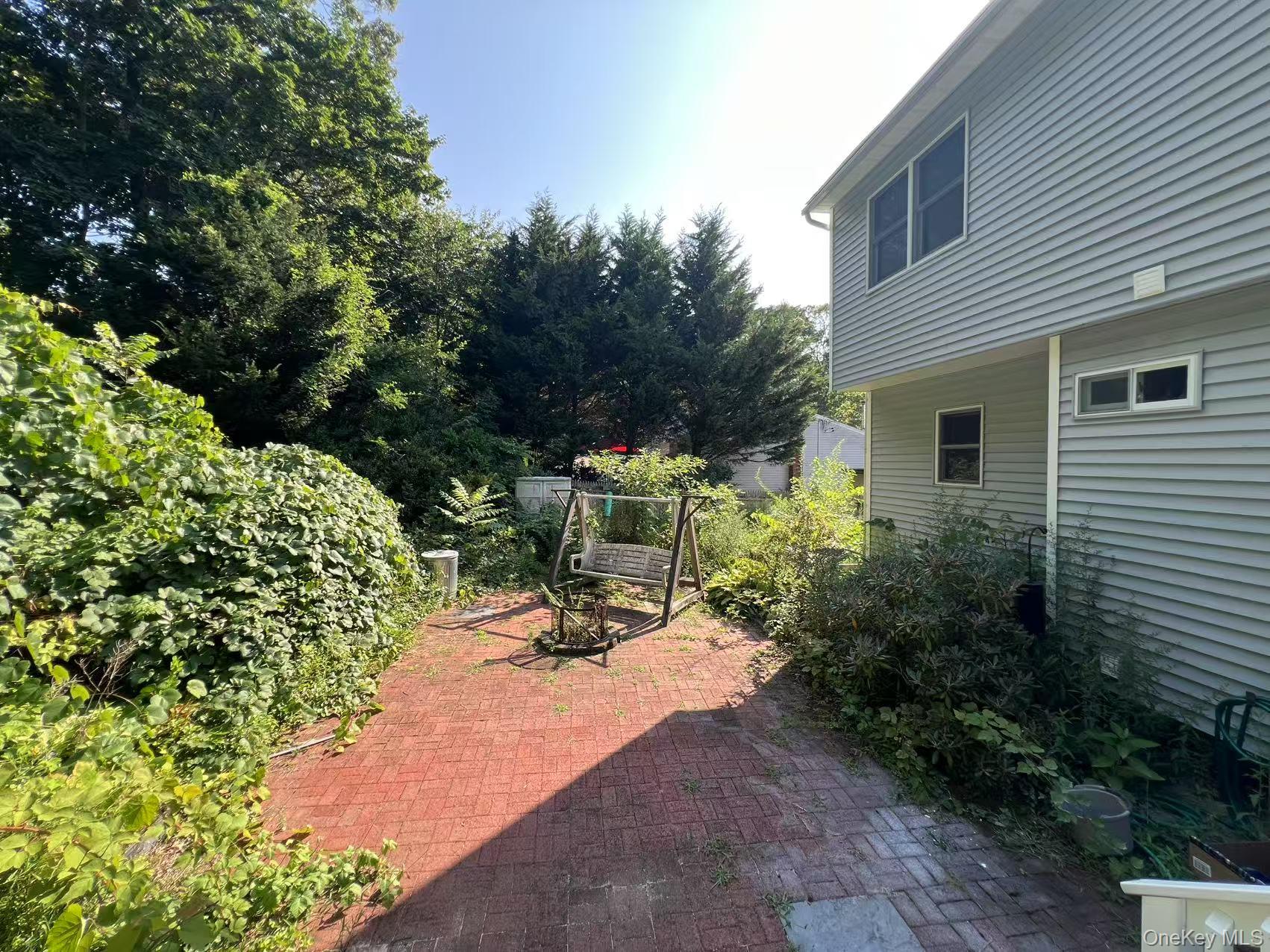 216 Glenwood Lane, Port Jefferson, NY 11777