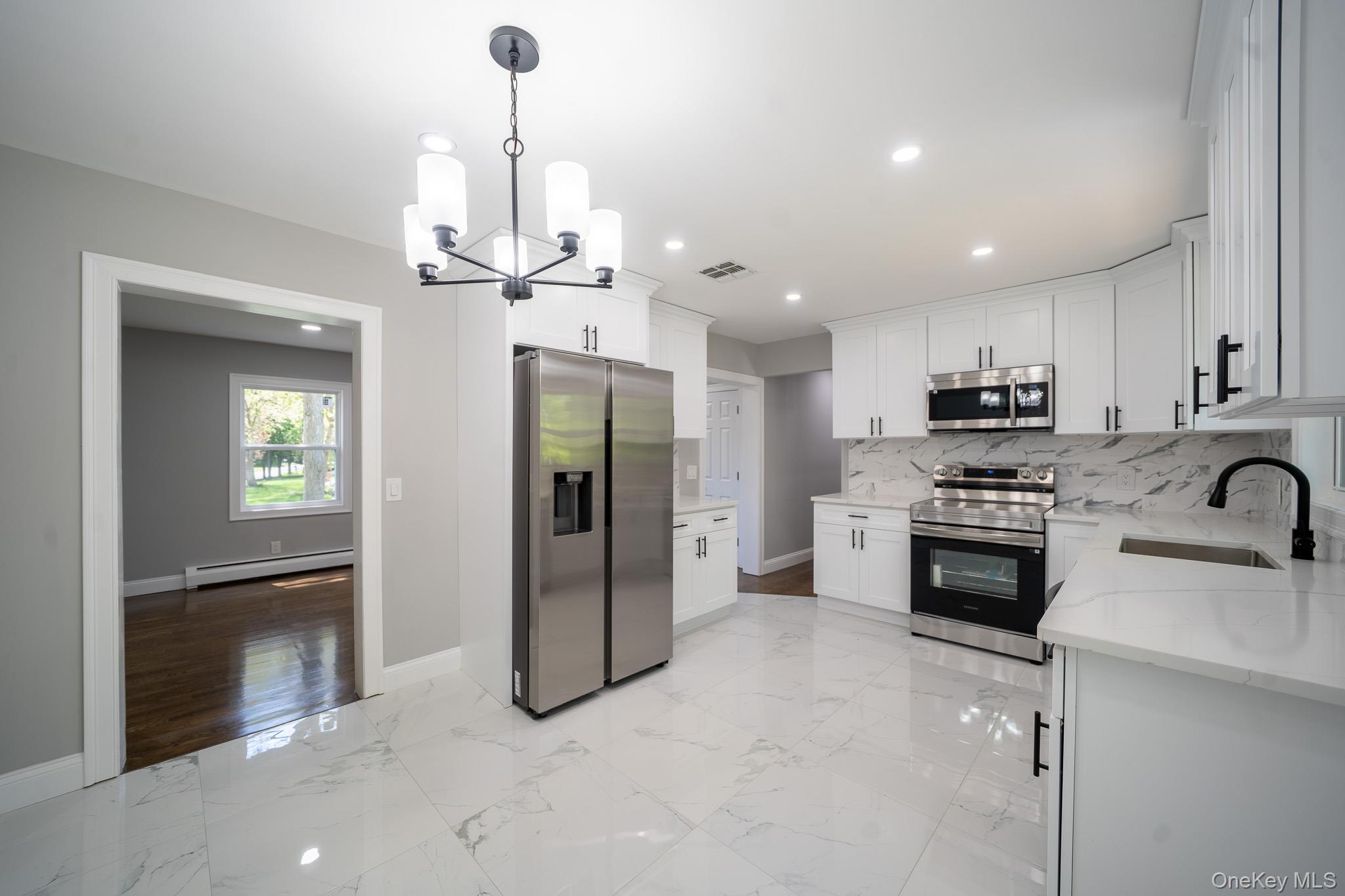 23 Wheat Path Road W, Mount Sinai, NY 11766