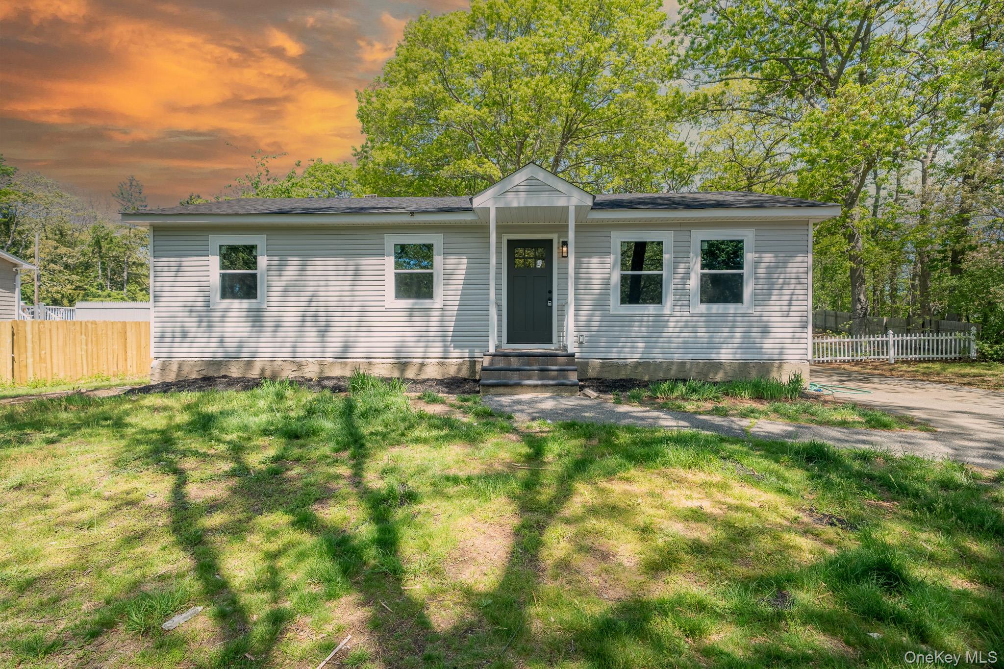 23 Wheat Path Road W, Mount Sinai, NY 11766