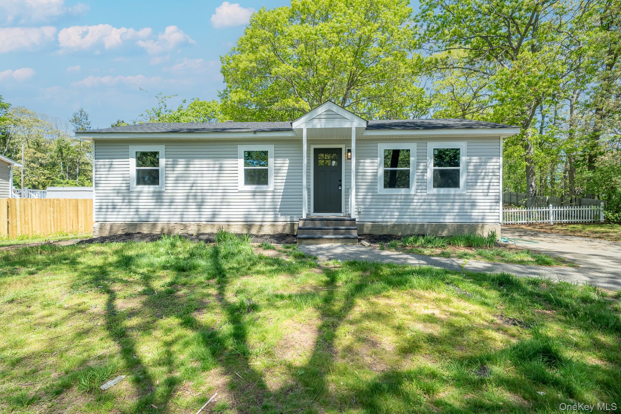 23 Wheat Path Road W, Mount Sinai, NY 11766